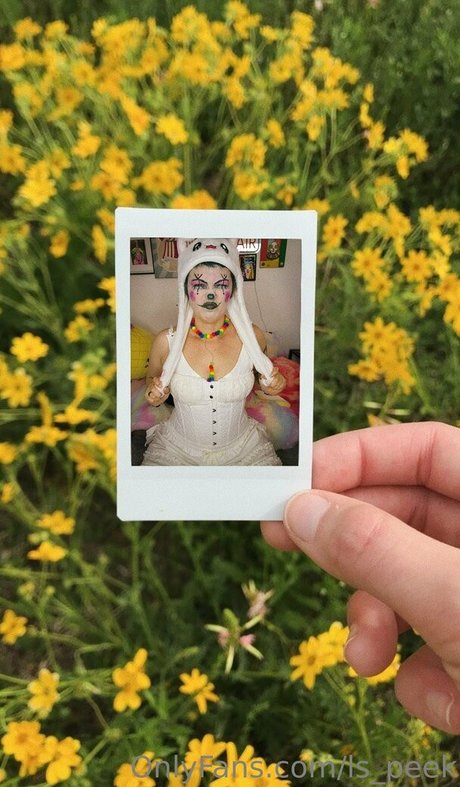 ls peek onlyfans model photos