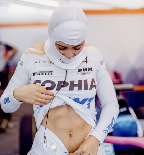 Sophia Floersch onlyfans gratis