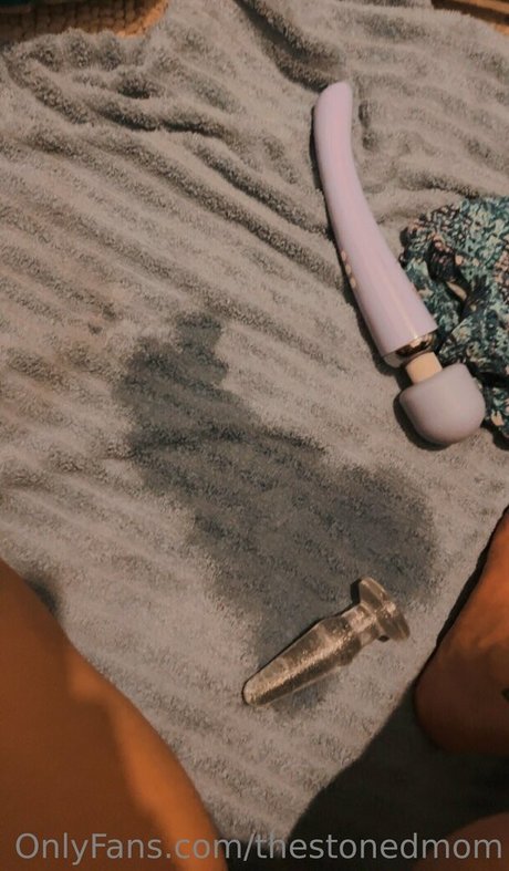 thestonedmom onlyfans nude content