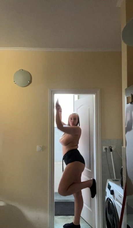 ava busty10 onlyfans leak