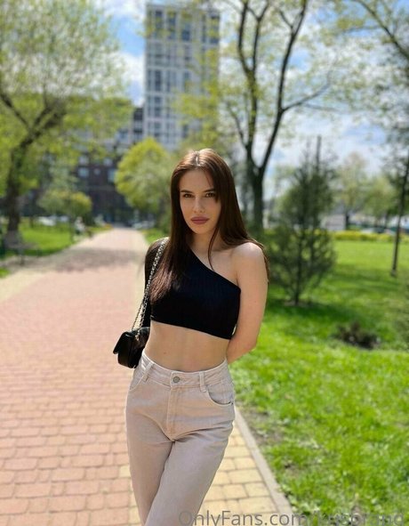 krisblow onlyfans model images