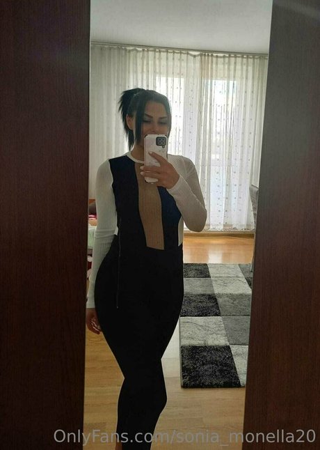 sonia monella20 strip onlyfans