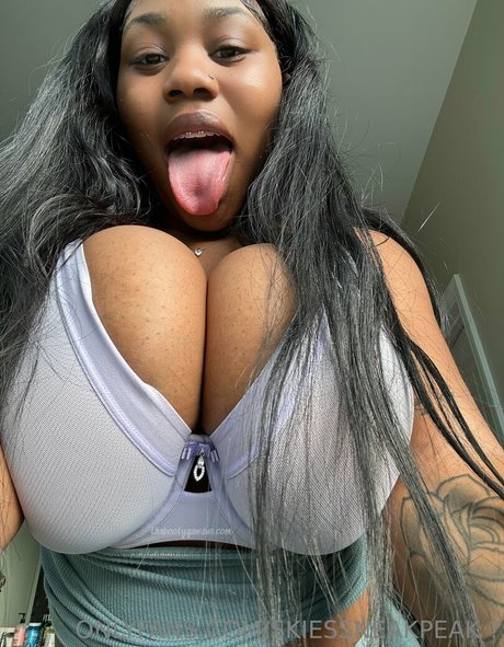 skiessneakpeak onlyfans pics