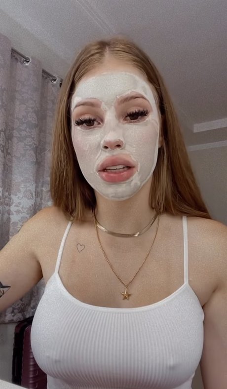 Kamila Borges onlyfans strip tease