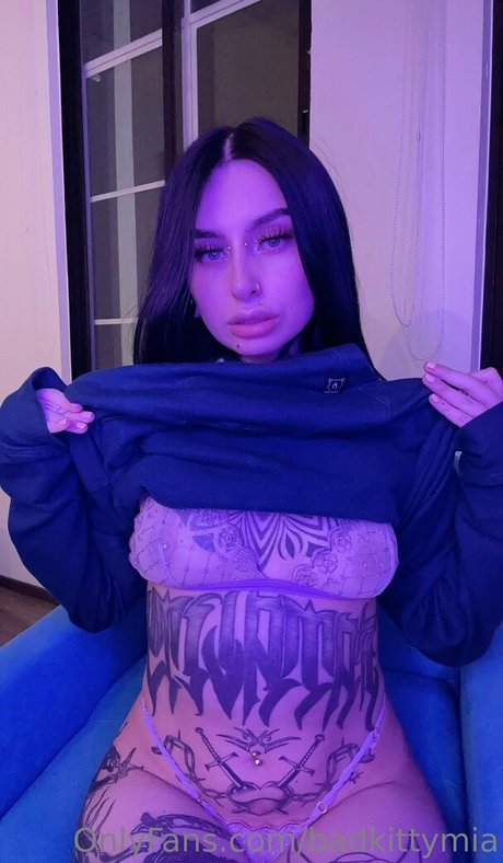 badkittymia onlyfans topless