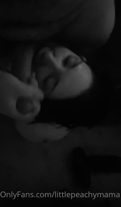 Littlepeachymama onlyfans model
