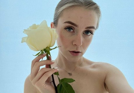 lustful modest onlyfans model images