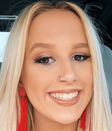 Adora Nicole onlyfans leak ass