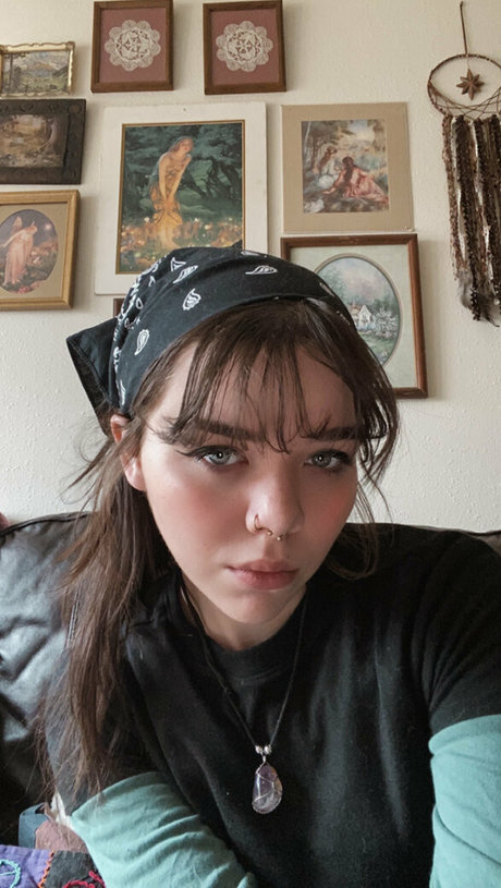 nikkiinatural onlyfans pic