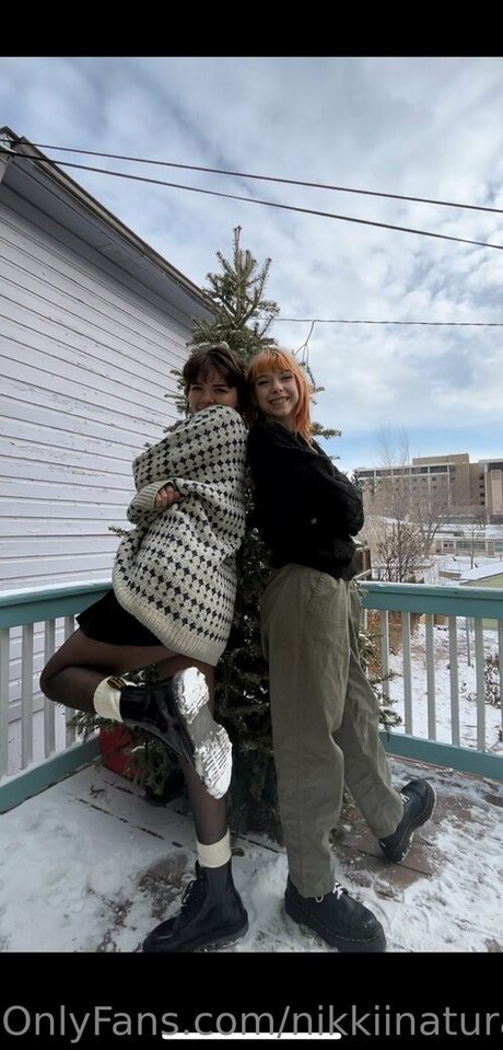 nikkiinatural only fans nude leaks