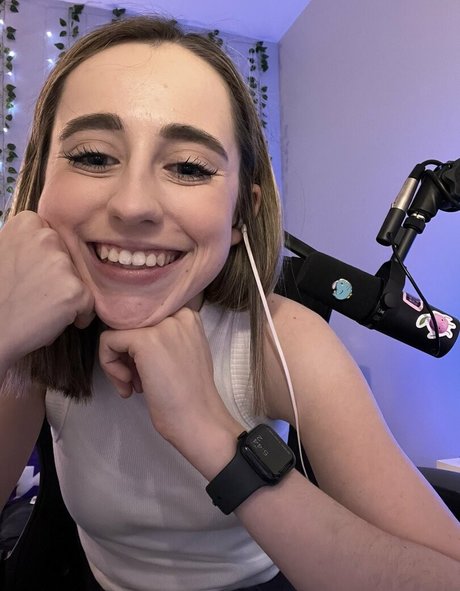 Atwentysomethingloser leaked onlyfans free