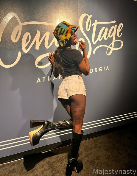 urmajesty1728 only fans naked