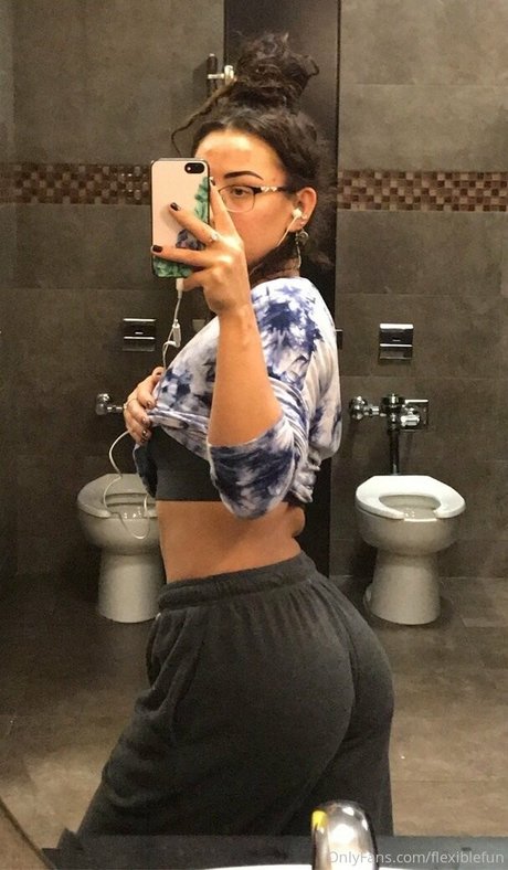 flexiblefun onlyfans model photo