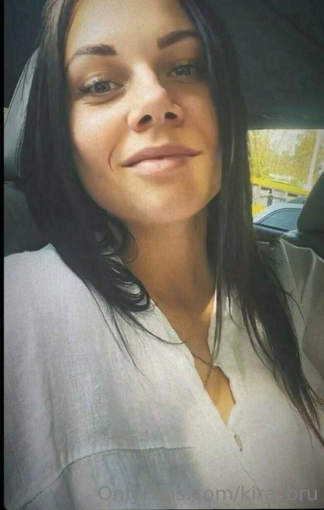 kira brunette1 only fans photos