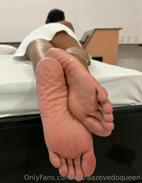 lauraazevedoqueen onlyfans photo