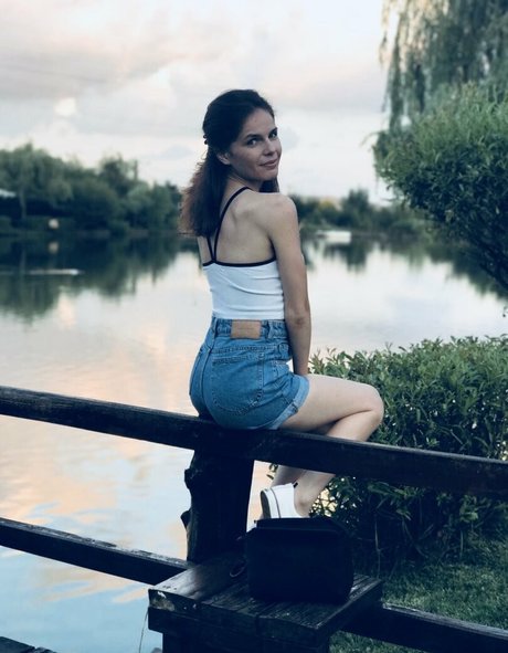 Bella Alice only fans nude