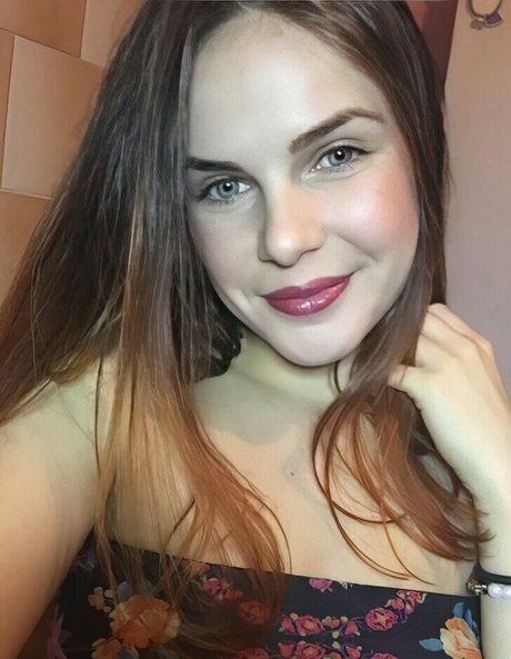 Bella Alice onlyfans pics