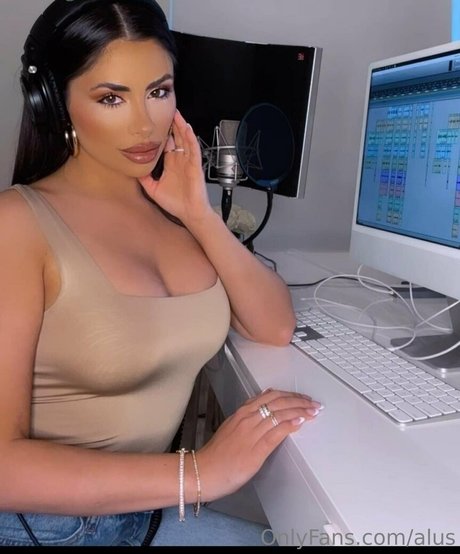 thick milf onlyfans free nude capture