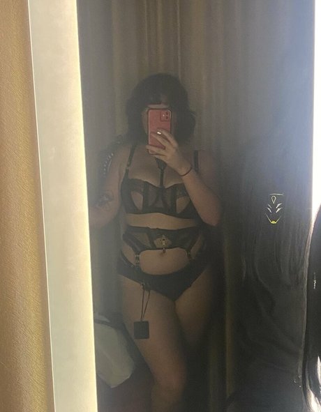 minniealiencos onlyfans explicit content