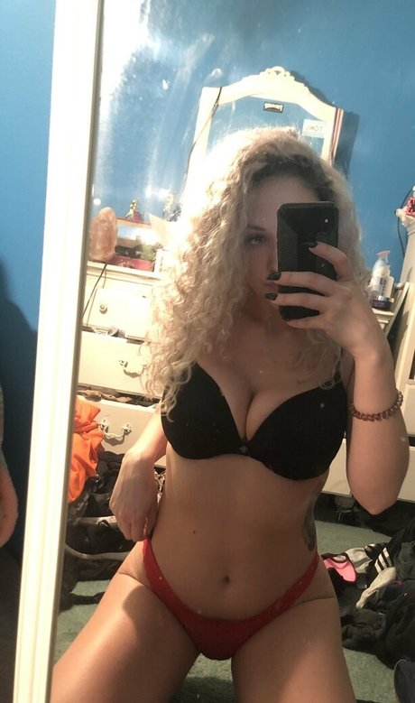 uhlyssuhdotcom onlyfans model photo