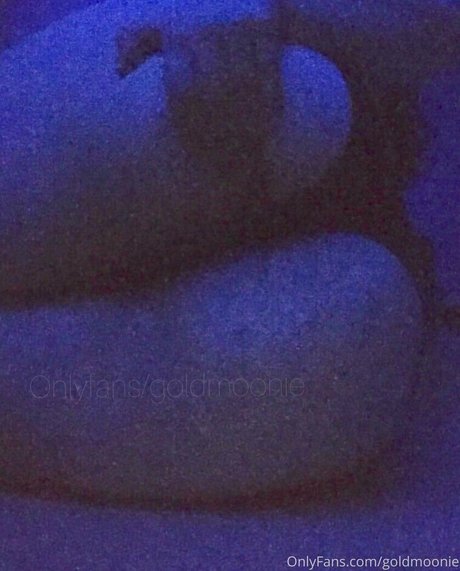 goldmoonie onlyfans picture