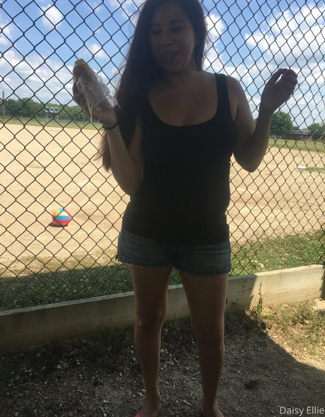 devilishdaisy onlyfans model images