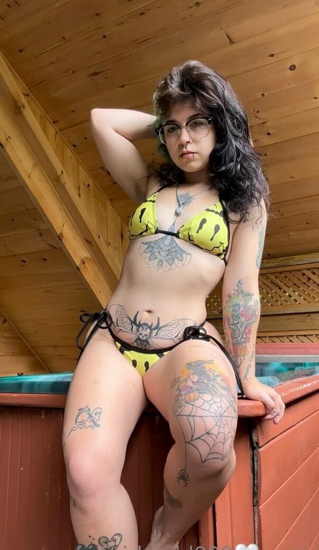 fairlyodd222 nude on onlyfans