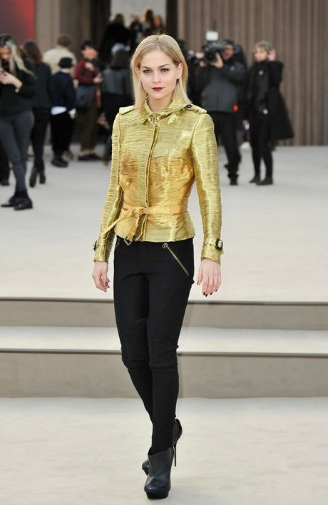 Suki Waterhouse onlyfans posts