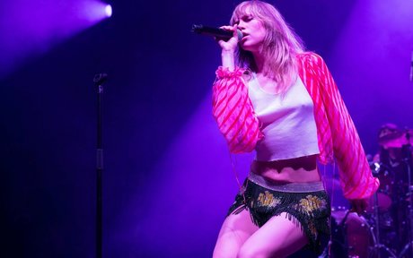 Suki Waterhouse only fans porn