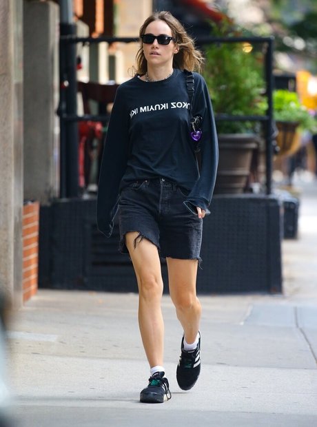 Suki Waterhouse onlyfans lesk