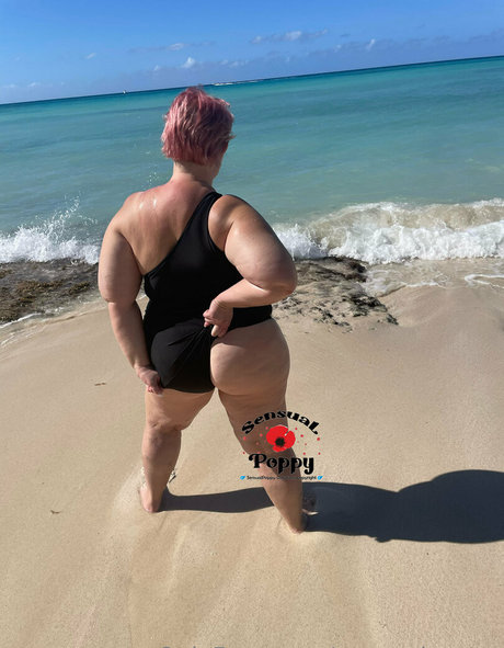 sensualpoppy onlyfans photos
