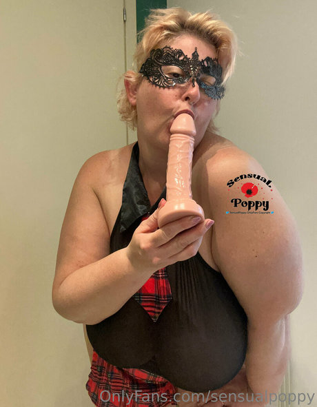 sensualpoppy strip onlyfans