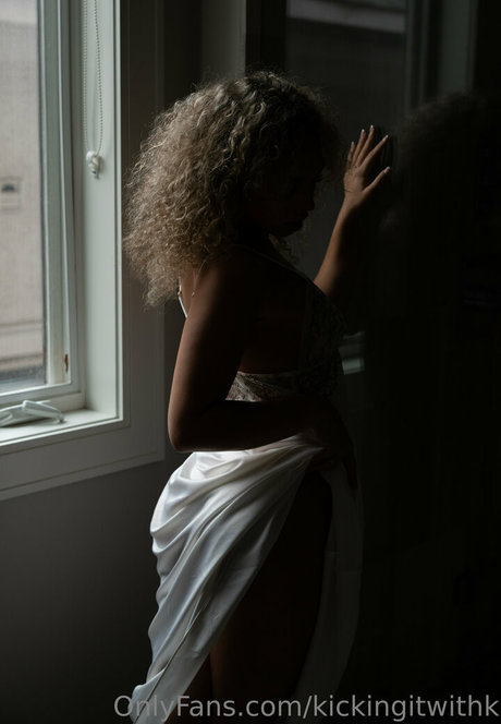 kickingitwithk onlyfans pic