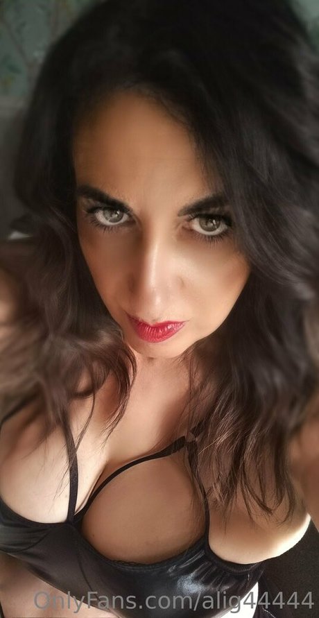 alig44444 naked onlyfans