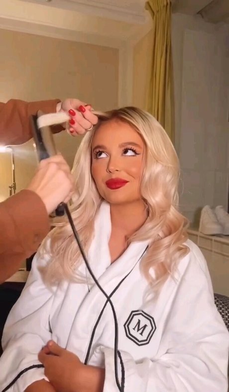 Emily Lind strip onlyfans