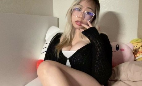 kiwireii topless onlyfans