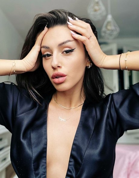 Adalline onlyfans model images