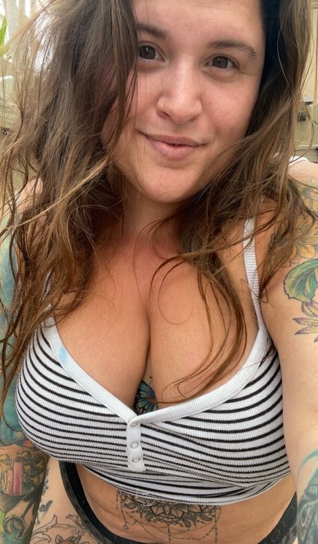 HandfulHeather onlyfans naked pics