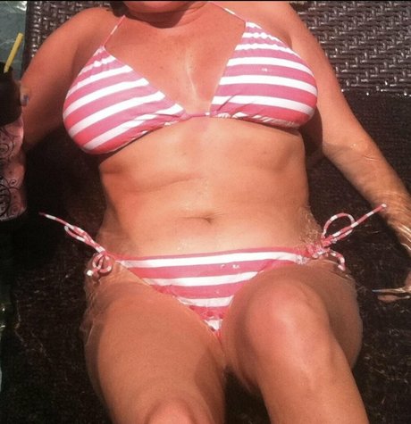 Curious Jeanette onlyfans leaks.