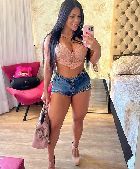 Leticia Lopes is on onlyfans