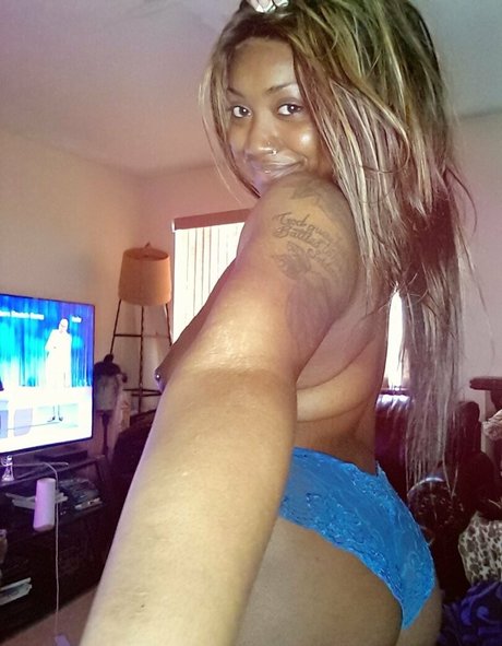 sweeeetcaramella naked on onlyfans