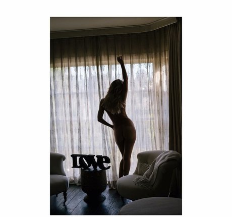 Kate Hudson onlyfans strip tease