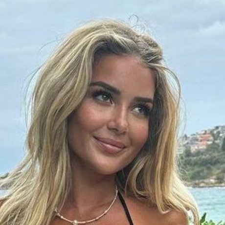 Phoebe Isobel nude only fans leaks