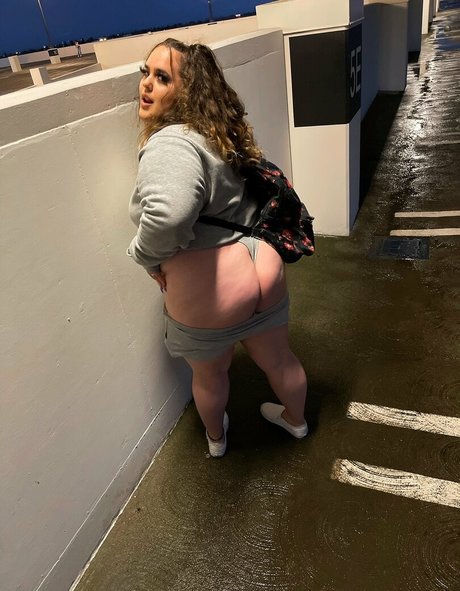 Yumi Analiyah naked on onlyfans