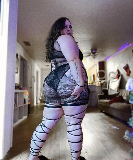 Yumi Analiyah onlyfans pics