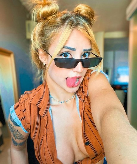 Leticia Ferrazzani tits onlyfans