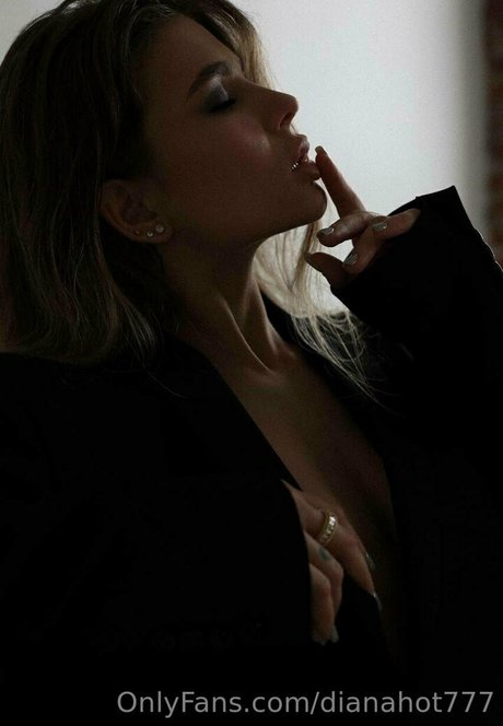 juliawind onlyfans striptease