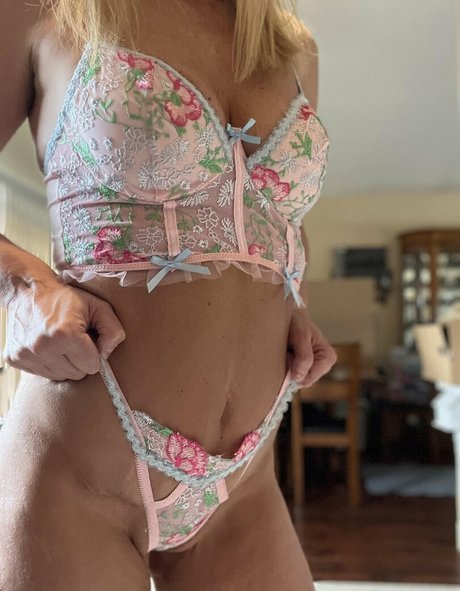 Macie Mae 69 strip onlyfans