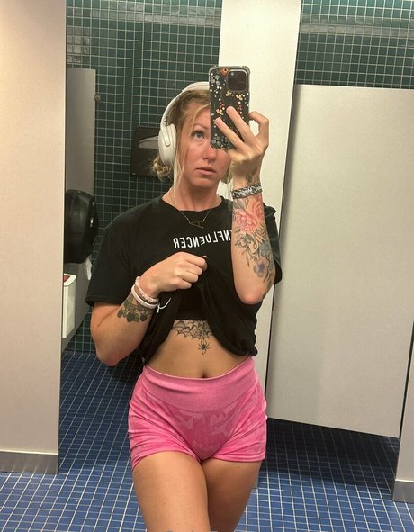 ebony orgasm onlyfans nude depiction