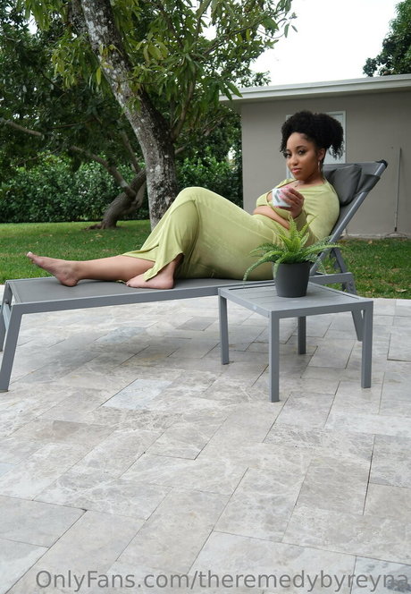 theremedybyreyna leaked only fans nudes